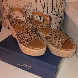 NWT Universal Thread Morgan Cheetah animal print espadrille wedge sandals